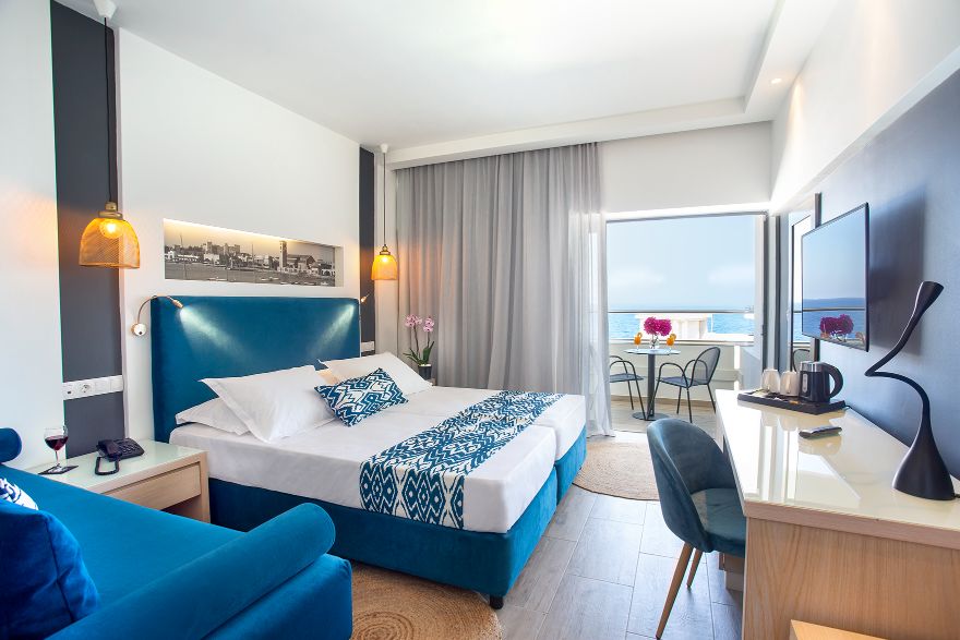 DOUBLE ROOM
