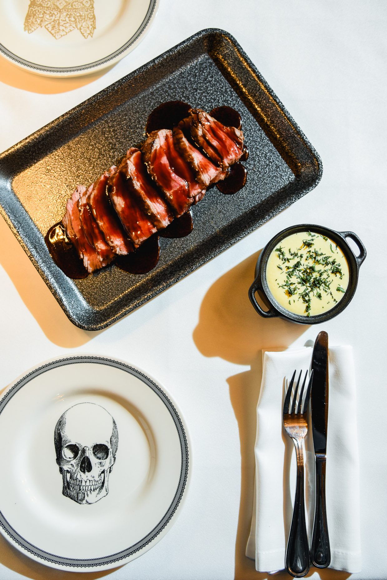 Brutus Tavern: Το στέκι των meatlovers υποδέχεται τη χειμερινή σεζόν