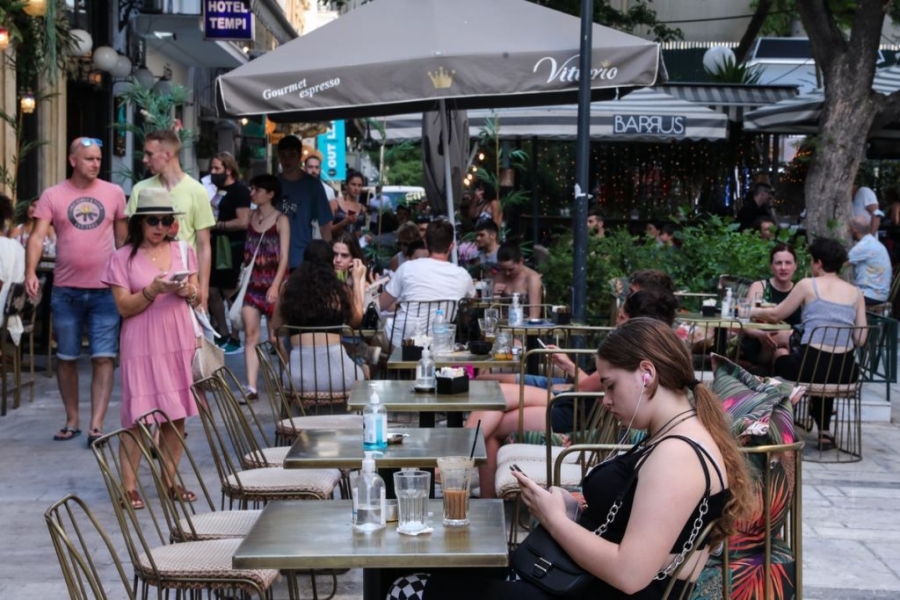 Πέτσας: Υπό συζήτηση ο υποχρεωτικός εμβολιασμός εργαζόμενων στην εστίαση