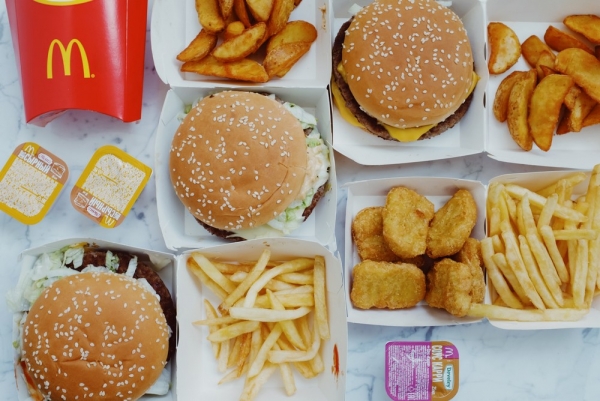 McDonalds: Πιέσεις σε προμηθευτές χοιρινού για την βελτίωση των συνθηκών διαβίωσης των ζώων