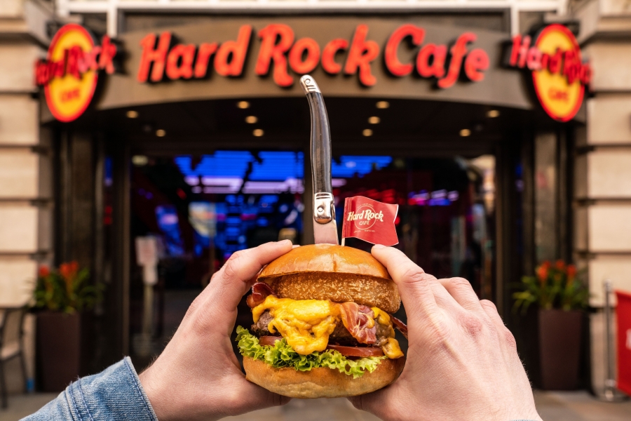 Το Hard Rock Cafe Αθήνας άνοιξε ξανά τις πόρτες του