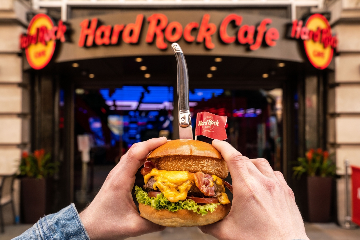 Το Hard Rock Cafe Αθήνας άνοιξε ξανά τις πόρτες του