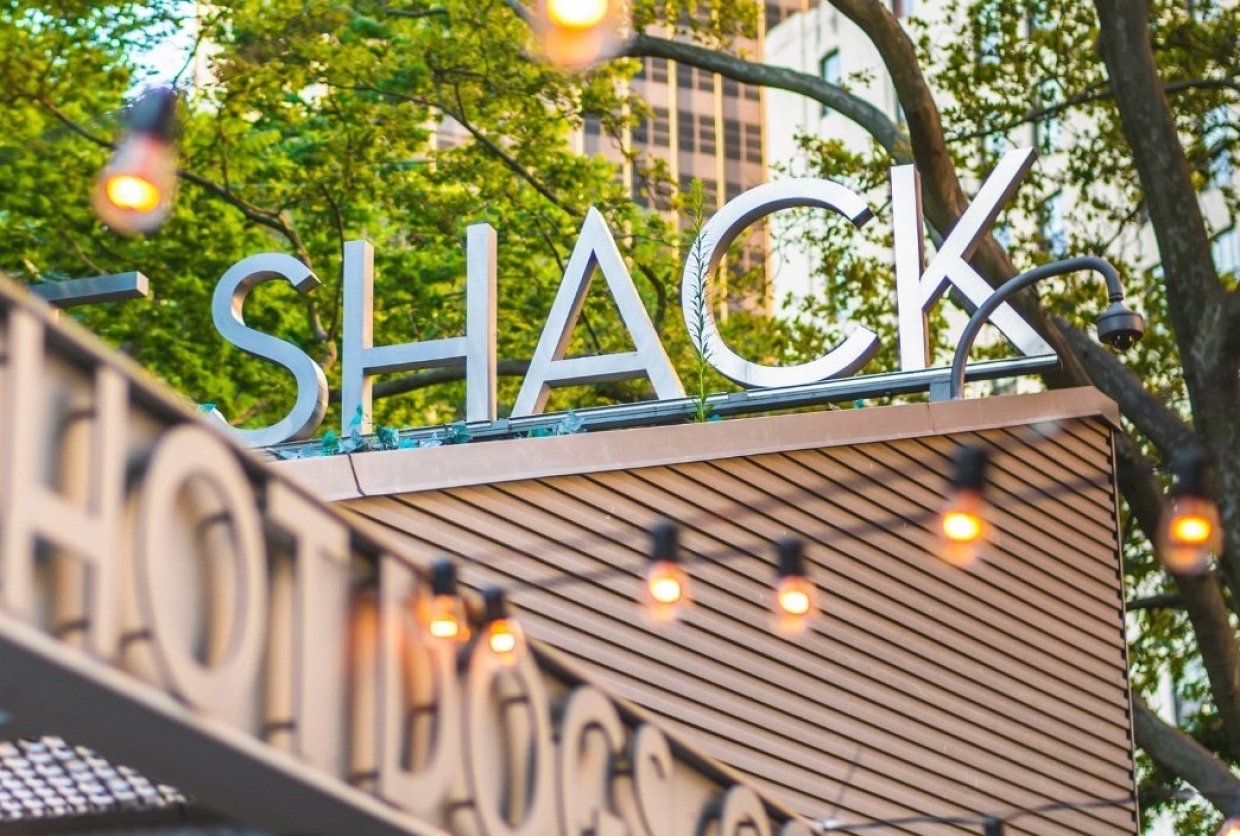 Shake Shack: Διπλές αυξήσεις μέσα στο 2022