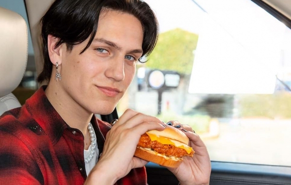 Burger King: Μειώνει το μενού για πιο γρήγορο drive-thru