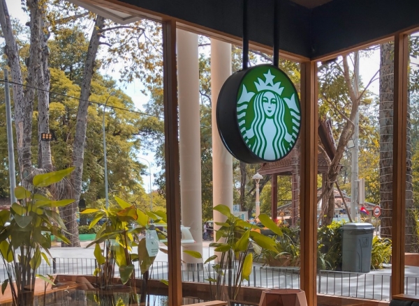 Η Starbucks ανησυχεί - Ο Biden συνάντησε εκπρόσωπο του συνδικάτου