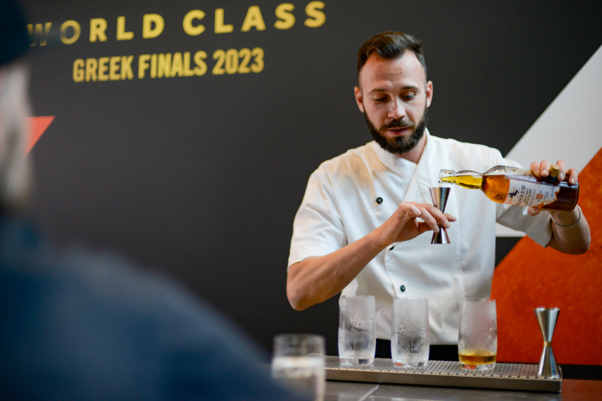 World Class Greece: Ο Γιώργος Κλουβάτος Bartender of the Year