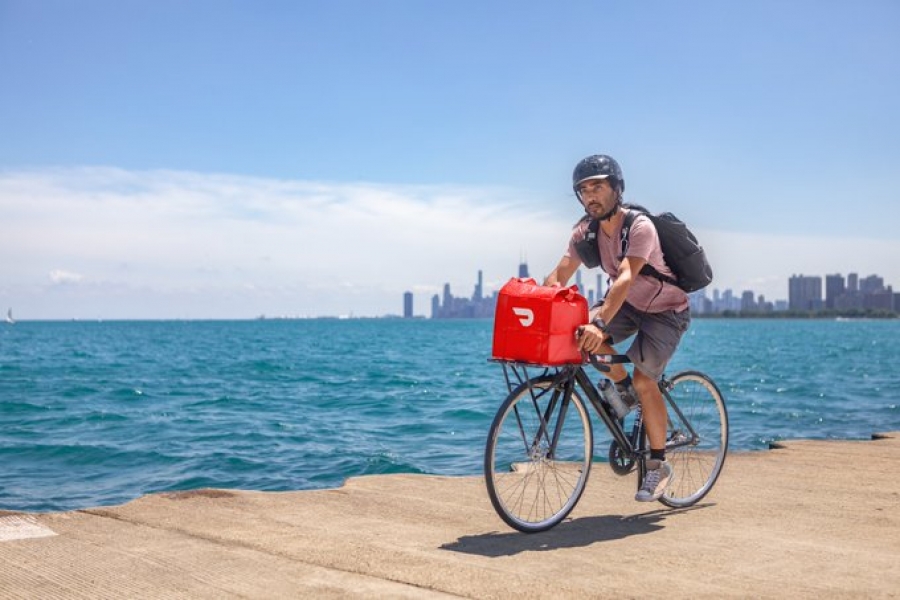 DoorDash: Προσθέτει αλκοόλ στις παραδόσεις