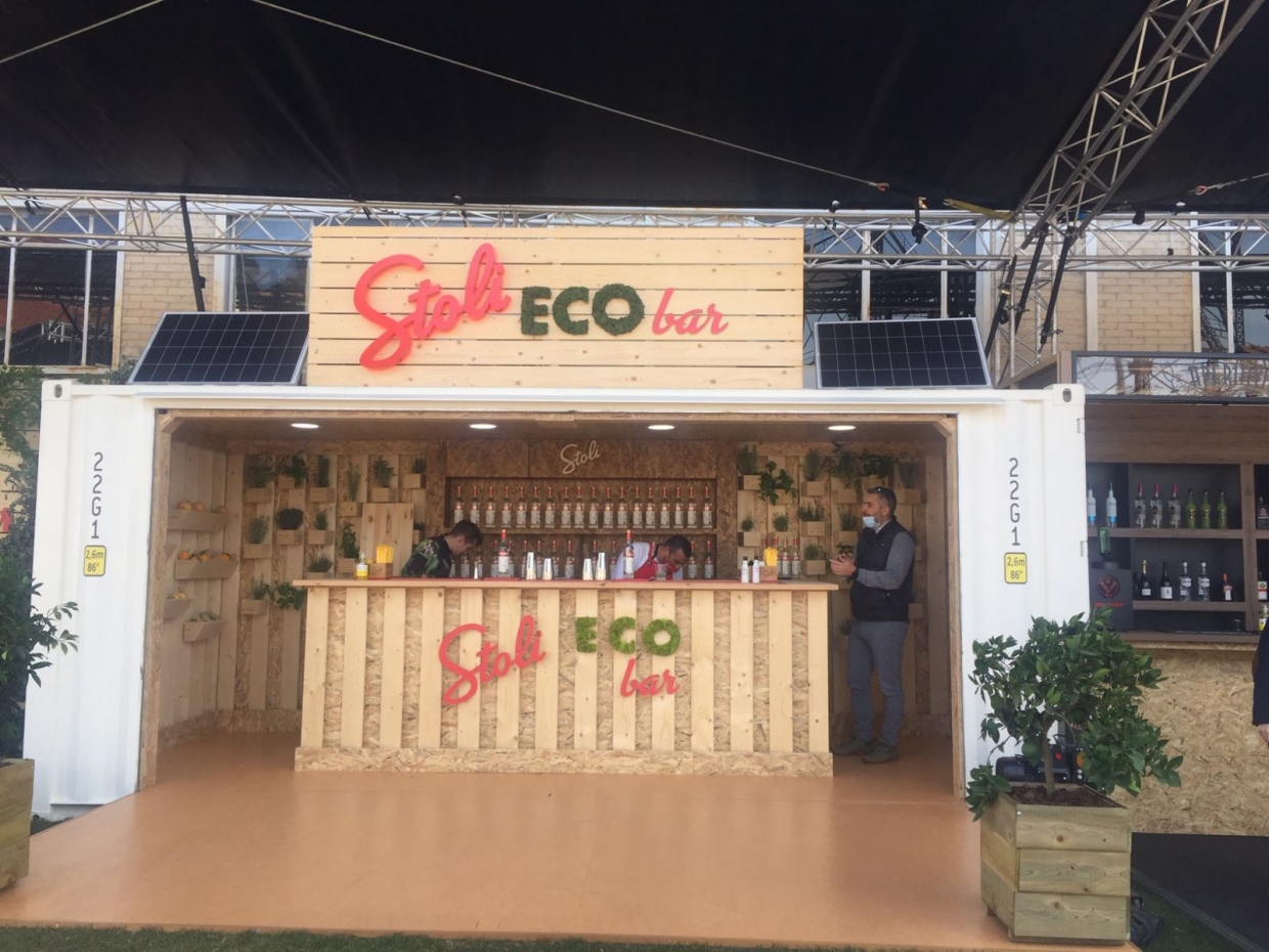 Η Καρούλιας παρουσίασε το πρώτο Stoli Eco Bar στην Ελλάδα