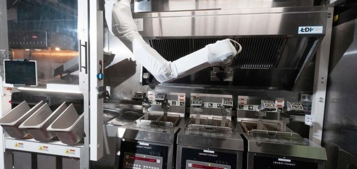 White Castle: Βάζει ρομπότ σε 100 ακόμη εστιατόρια