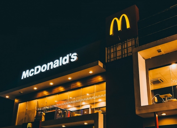 Η ζημιά της McDonald’s από τη Ρωσία - Γιατί θα πουλήσει φτηνά