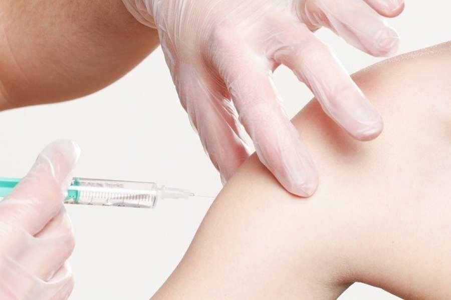 Έρχονται προνόμια για την εστίαση σε εμβολιασμένους