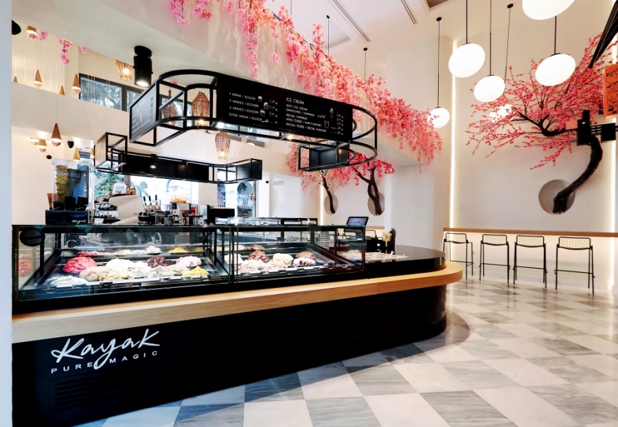 Άνοιξε το νέο Kayak Boutique Concept Store στην Καπνικαρέα