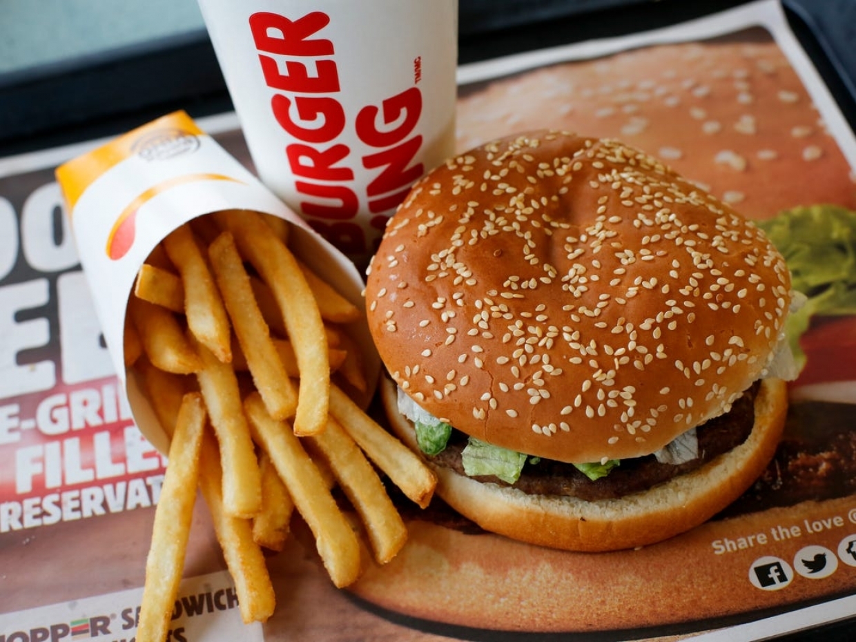 Η Burger King κόβει τα χάρτινα κουπόνια