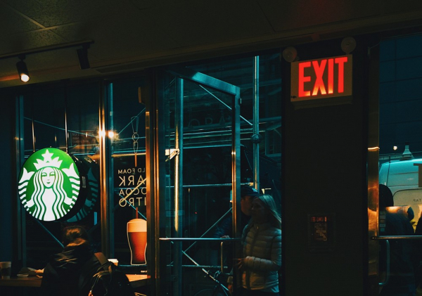 Starbucks: Οριστικό τέλος από τη ρωσική αγορά