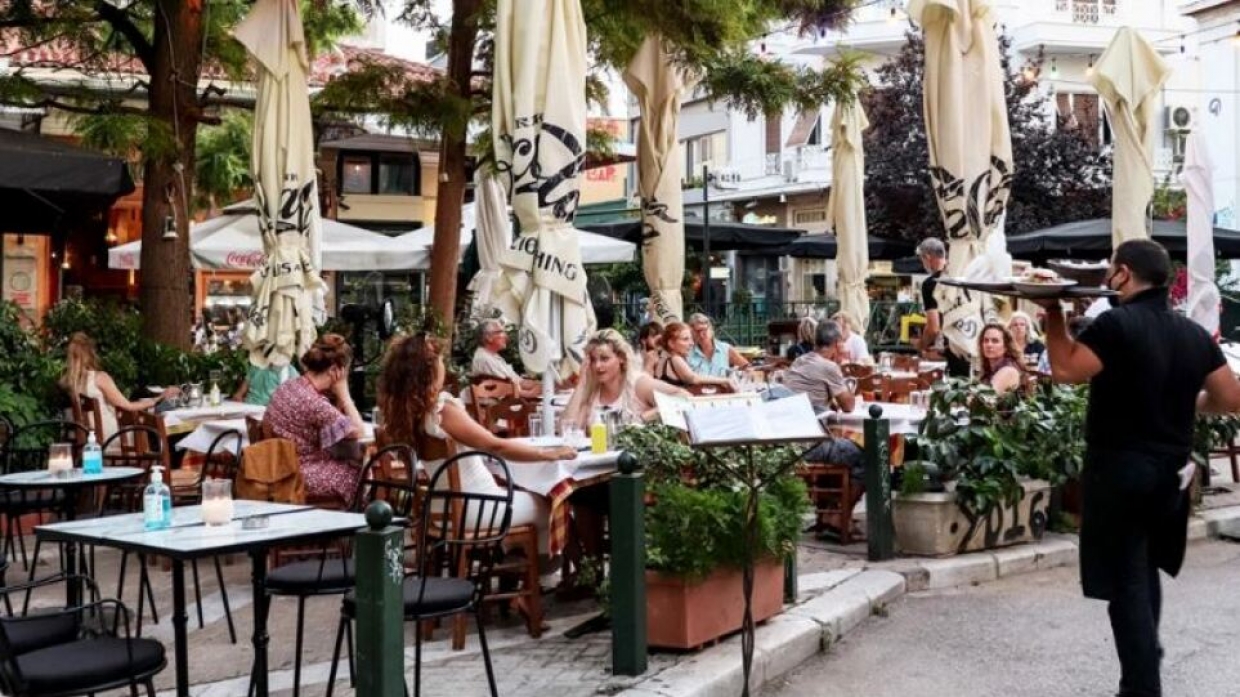 Aπό Σεπτέμβριο έρχεται υποχρεωτικός εμβολιασμός στην εστίαση