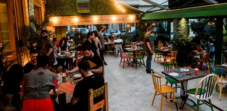 Μουσική στην εστίαση από το Σαββατοκύριακο - Τι θα γίνει με απαγόρευση κυκλοφορίας και δεξιώσεις