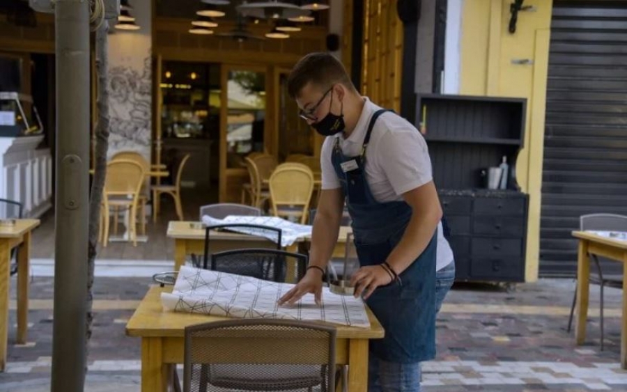 Όλα τα μέτρα για την εστίαση- Οι εργοδότες μπορούν να ζητούν πιστοποιητικό εμβολιασμού