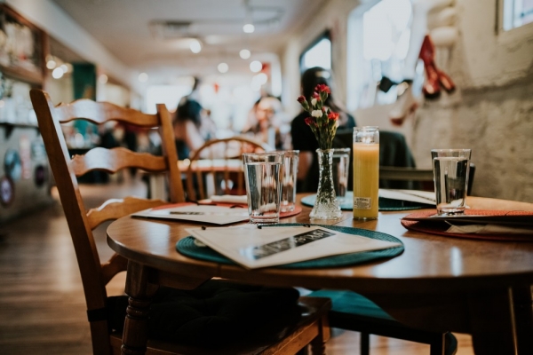 ΗΠΑ: Ένα στα τρία εστιατόρια δεν μπόρεσε να πληρώσει το ενοίκιο Απιλίου