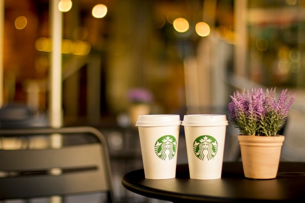 Τα Starbucks αυξάνουν τους μισθούς στους baristas