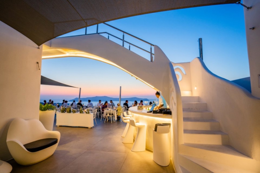 Esperisma Bar Restaurant: Fine drinking και fine dining με θέα την καλντέρα